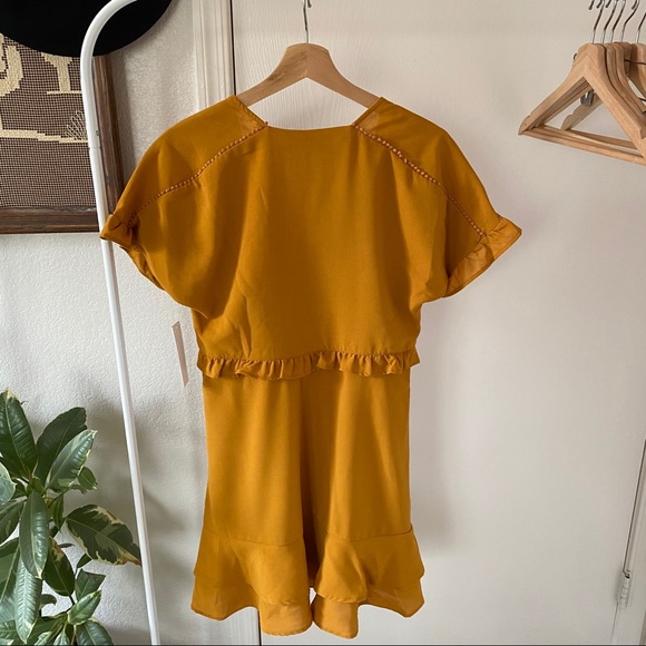 NEW✨ Mustard Yellow Short-Sleeved Dress - Picture 7 of 7
